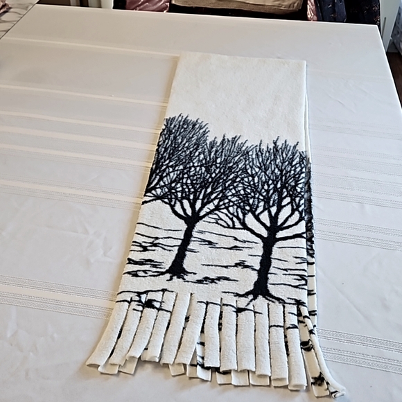 White and black tree woods scarf - Picture 1 of 2